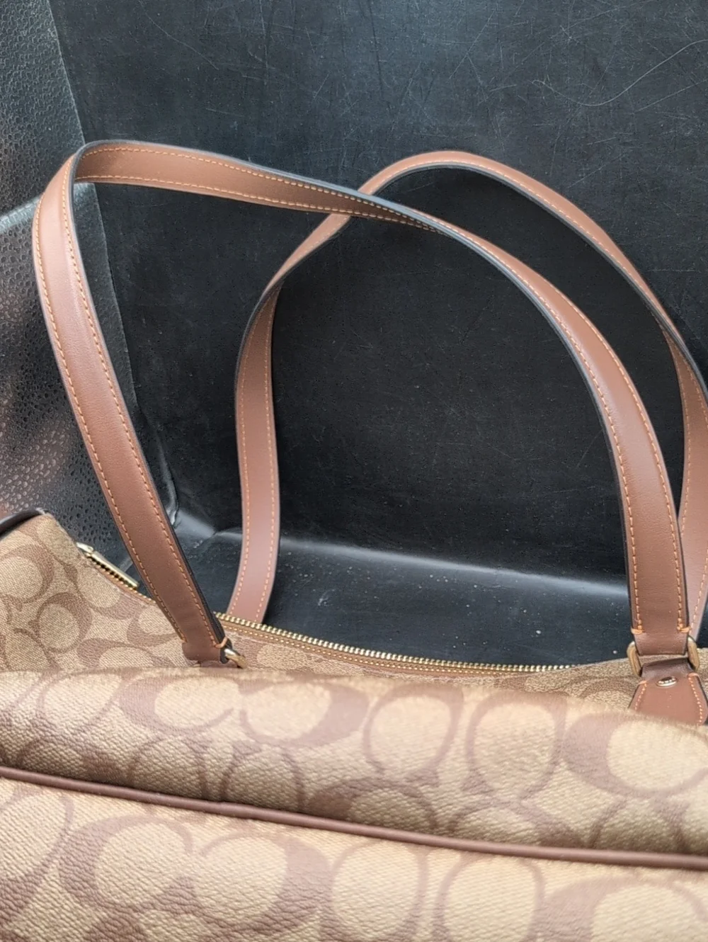 Coach Gallery Tote In Signature Canvas CH504